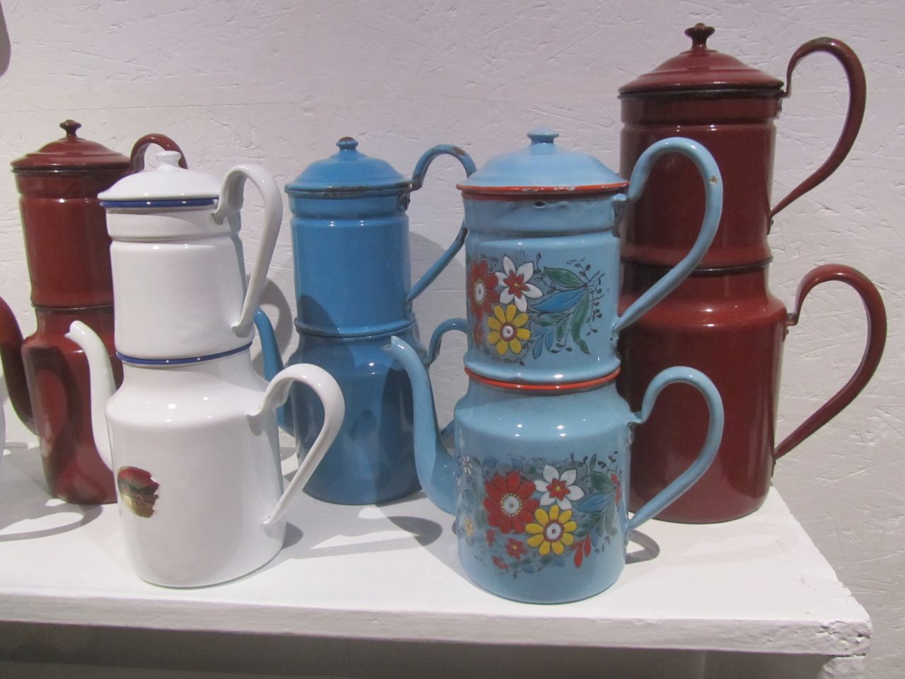 Emaillekannen für die Kaffeezubereitung